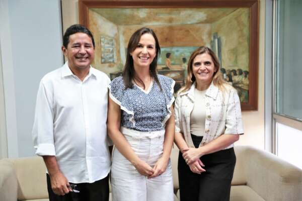Primeira-dama se reúne com Seduc para parcerias no Programa Ceará Sem Fome