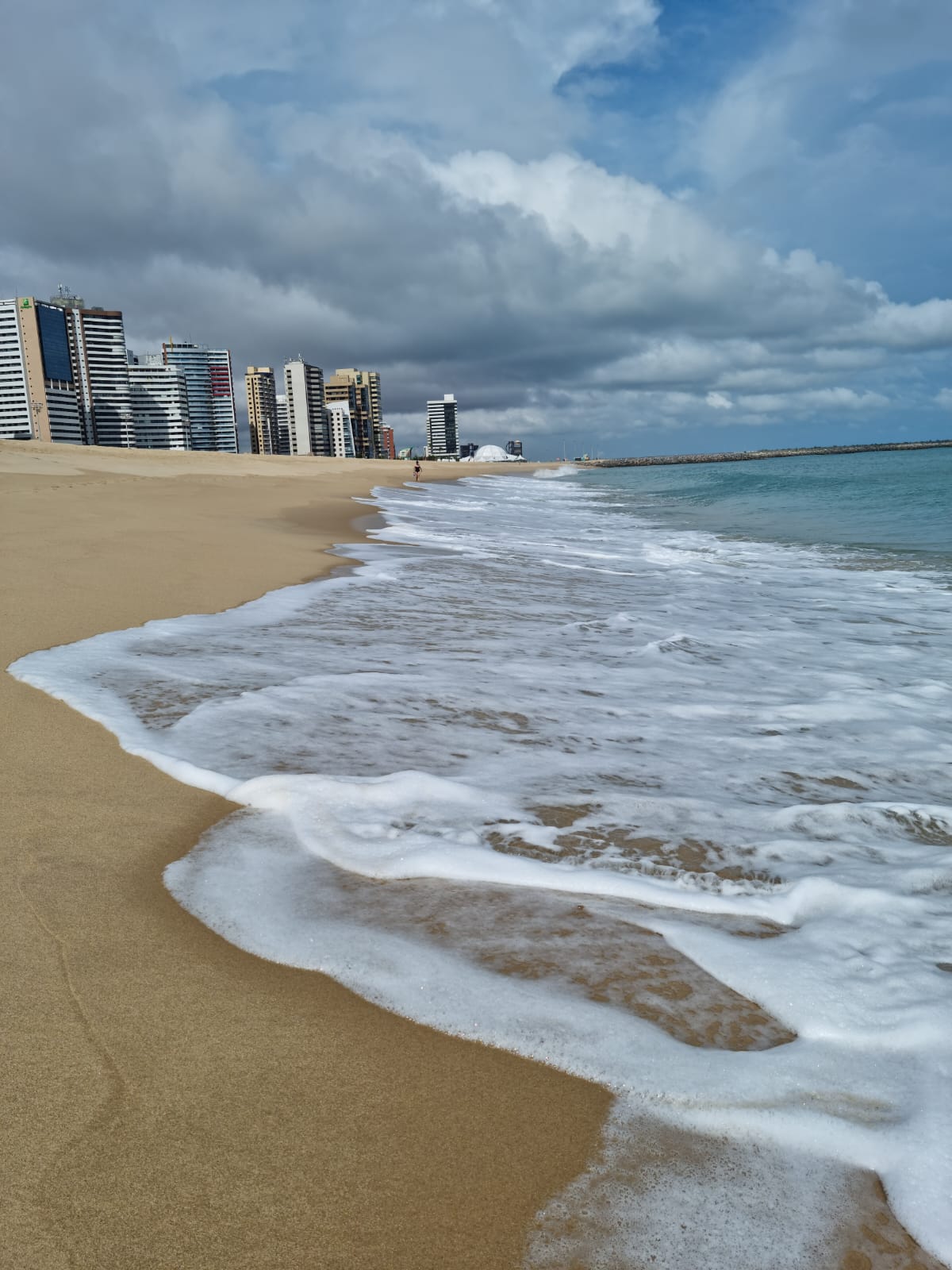 Boletim de Balneabilidade da Semace aponta 12 trechos de praias de Fortaleza próprios para banho