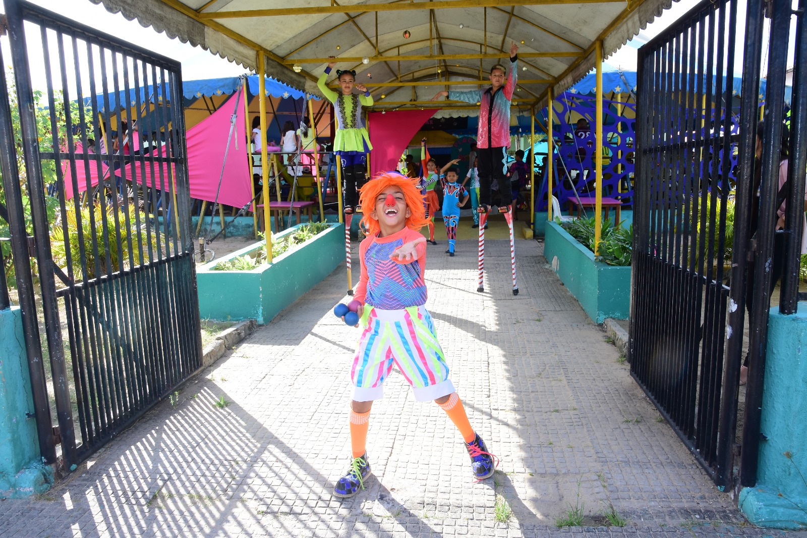 Circo Escola é apresentado para crianças e jovens de centros e complexos sociais