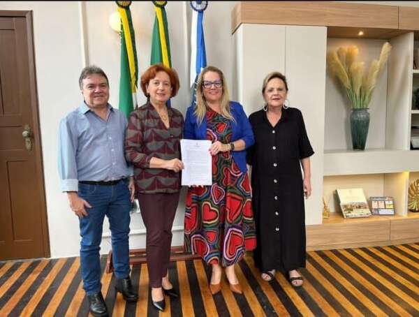 Comitiva do CEE visita a UVA