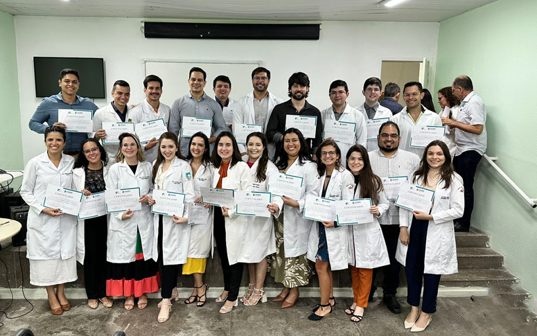 Hospital César Cals forma 28 médicos residentes