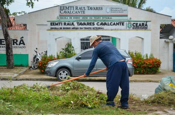 Egressos realizam mutirão de limpeza na sede da Escola de Ensino Médio em Tempo Integral Raul Tavares Cavalcante