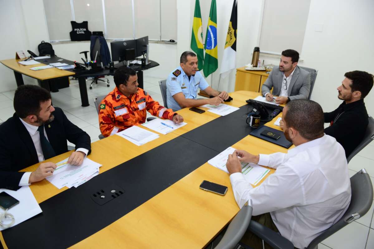 Dando continuidade às reuniões de alinhamento, SSPDS reúne com gestores da Segurança Pública na sede da PC-CE