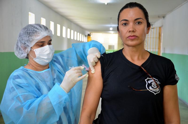 SAP realiza aplicação da vacina bivalente contra Covid-19 para policiais penais, colaboradores e servidores do sistema prisional