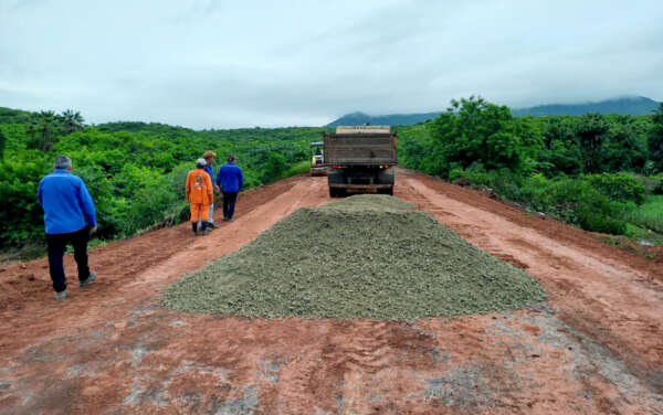 Trecho da CE-384, que liga Mauriti à Paraíba, tem tráfego liberado após recuperação paliativa; veja outras liberações