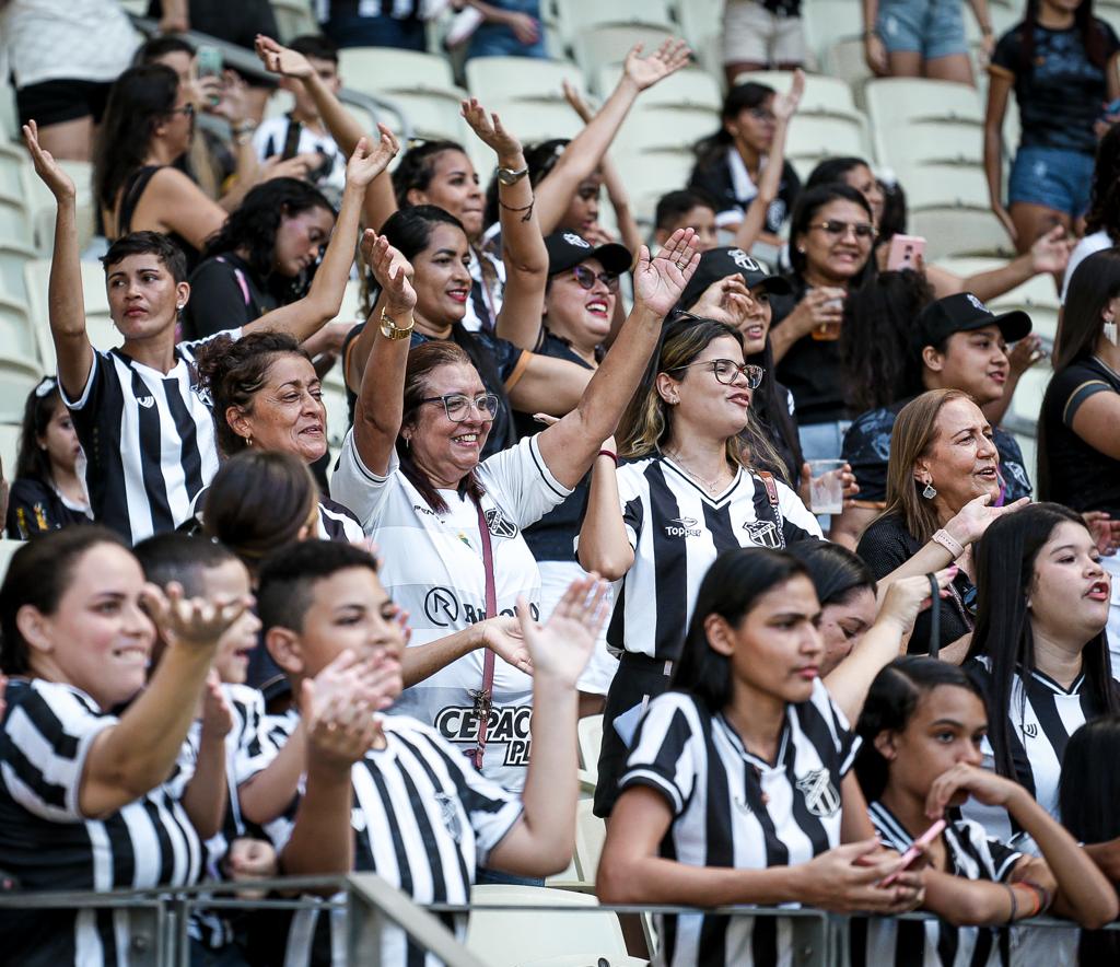 Arena Castelão recebe pela 1ª vez jogo exclusivo com público feminino
