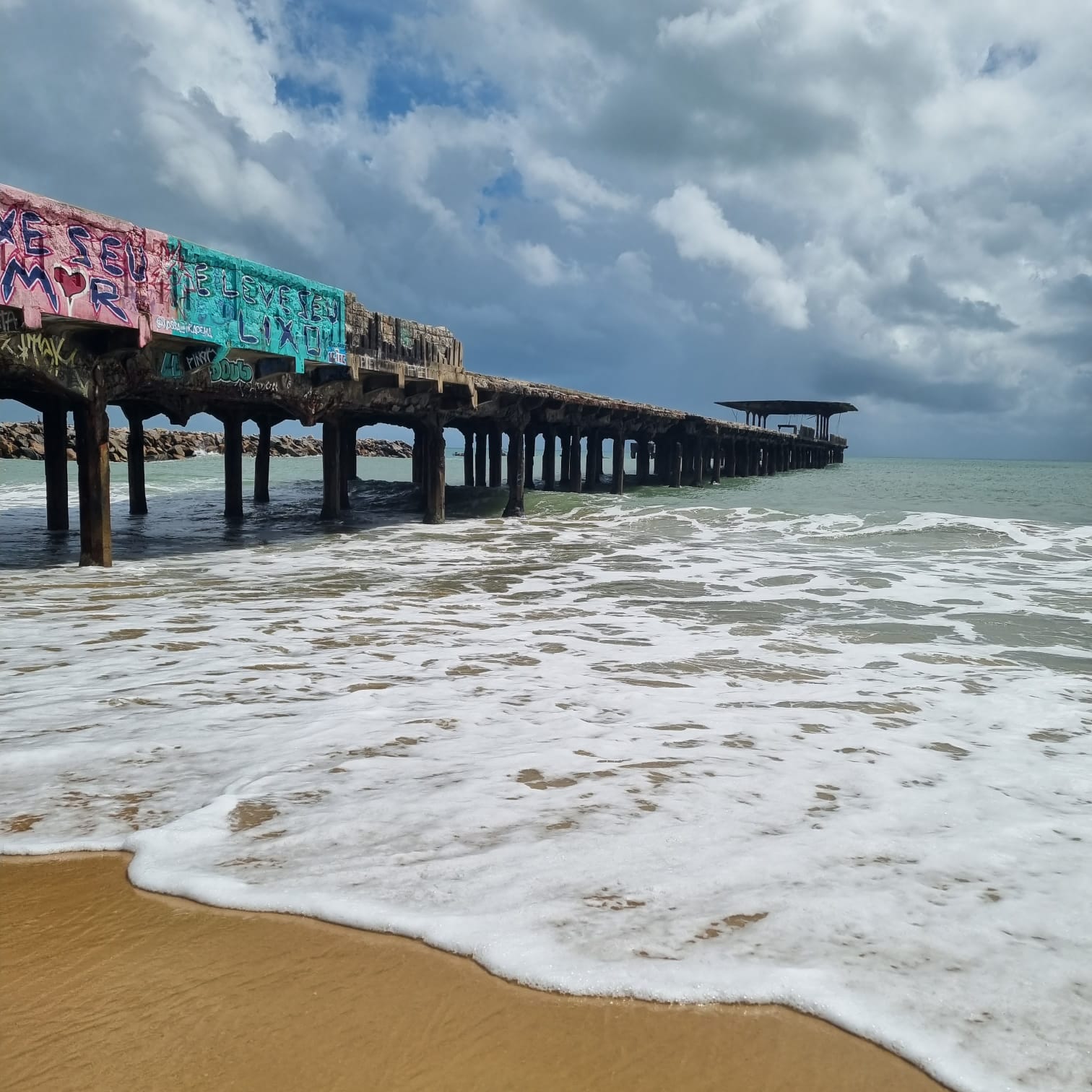 Boletim de balneabilidade da Semace indica cinco praias próprias