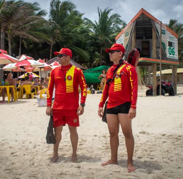 Dez banhistas são salvos pelo CBMCE na Praia do Futuro nesse domingo (14)