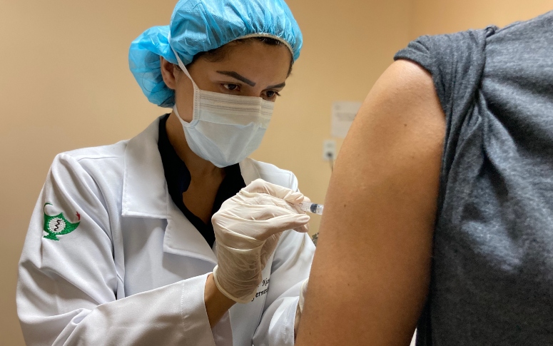 Ceará inicia vacinação contra mpox para profissionais de laboratório e público-alvo residente no Interior