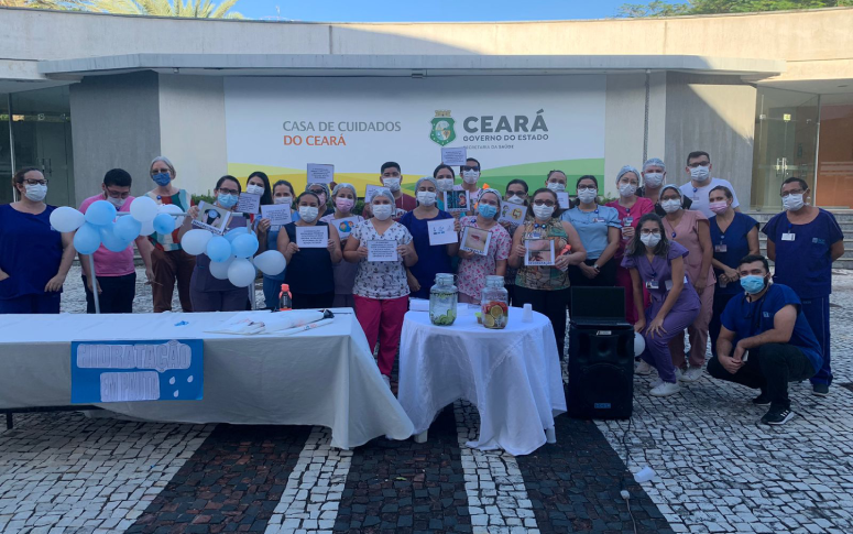 Nutricionistas da Casa de Cuidados promovem ação para conscientizar sobre a importância da hidratação