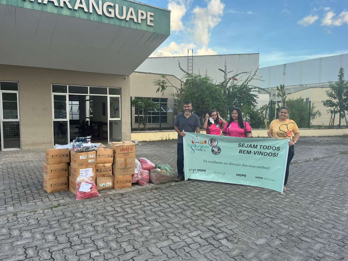 Parceria Secitece e Centec: mulheres com câncer recebem doação de 6 mil peças íntimas