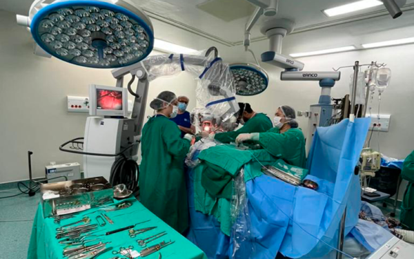 Técnica que monitora função neurológica do paciente e previne lesões é realizada no HRN