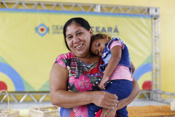 Famílias nas cidades de Caririaçu, Crato, Barbalha e Sobral recebem cartões Ceará Sem Fome
