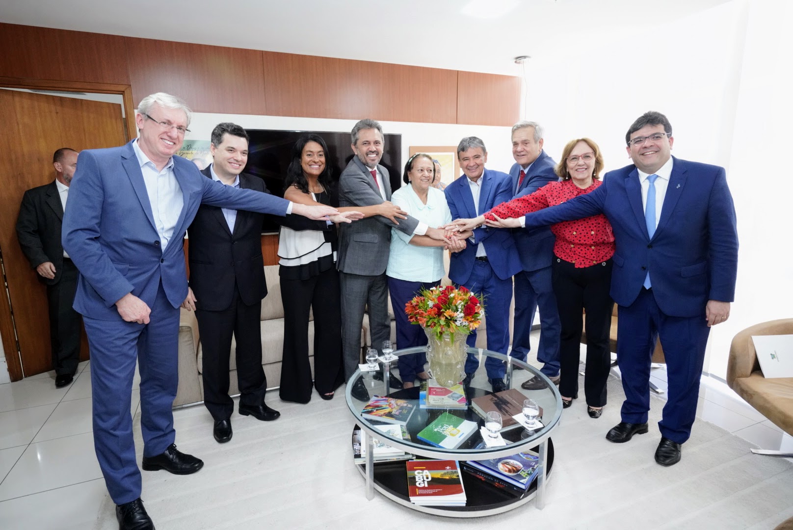 “Não vamos descansar enquanto não encontrarmos a última pessoa que esteja passando fome na nossa região”, reforça Elmano sobre pacto firmado pelo Consórcio Nordeste