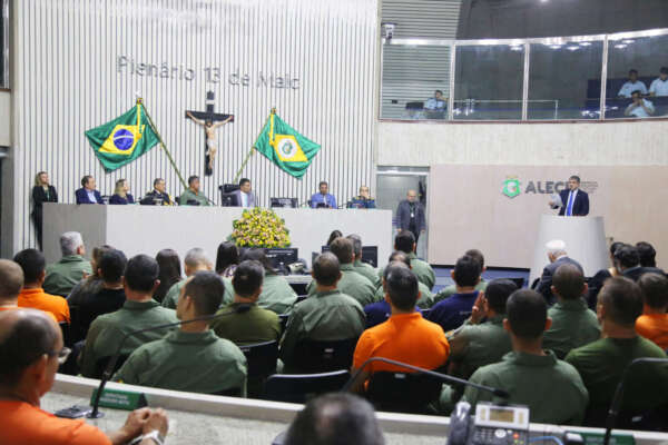 Em solenidade de aniversário da Ciopaer, representantes das Forças de Segurança são homenageados na Alece