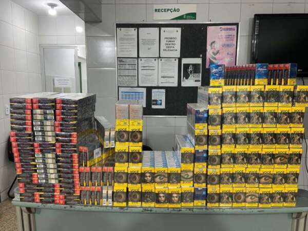 PMCE apreende carga com 1070 cigarros sem nota fiscal em Camocim