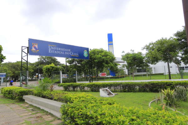 Com mais de 9 mil candidatos, Uece realiza 2ª Fase do Vestibular de 2024.1 nestes domingo (17) e segunda (18)