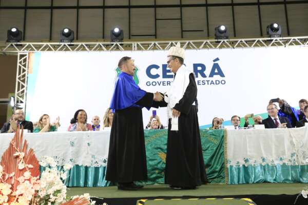 Em transmissão do cargo de reitor da Urca, governador Elmano reforça compromisso com o fortalecimento das universidades estaduais