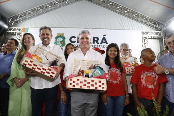 Governo do Ceará fortalece agricultura familiar ao inaugurar agroindústria no Sertão Central