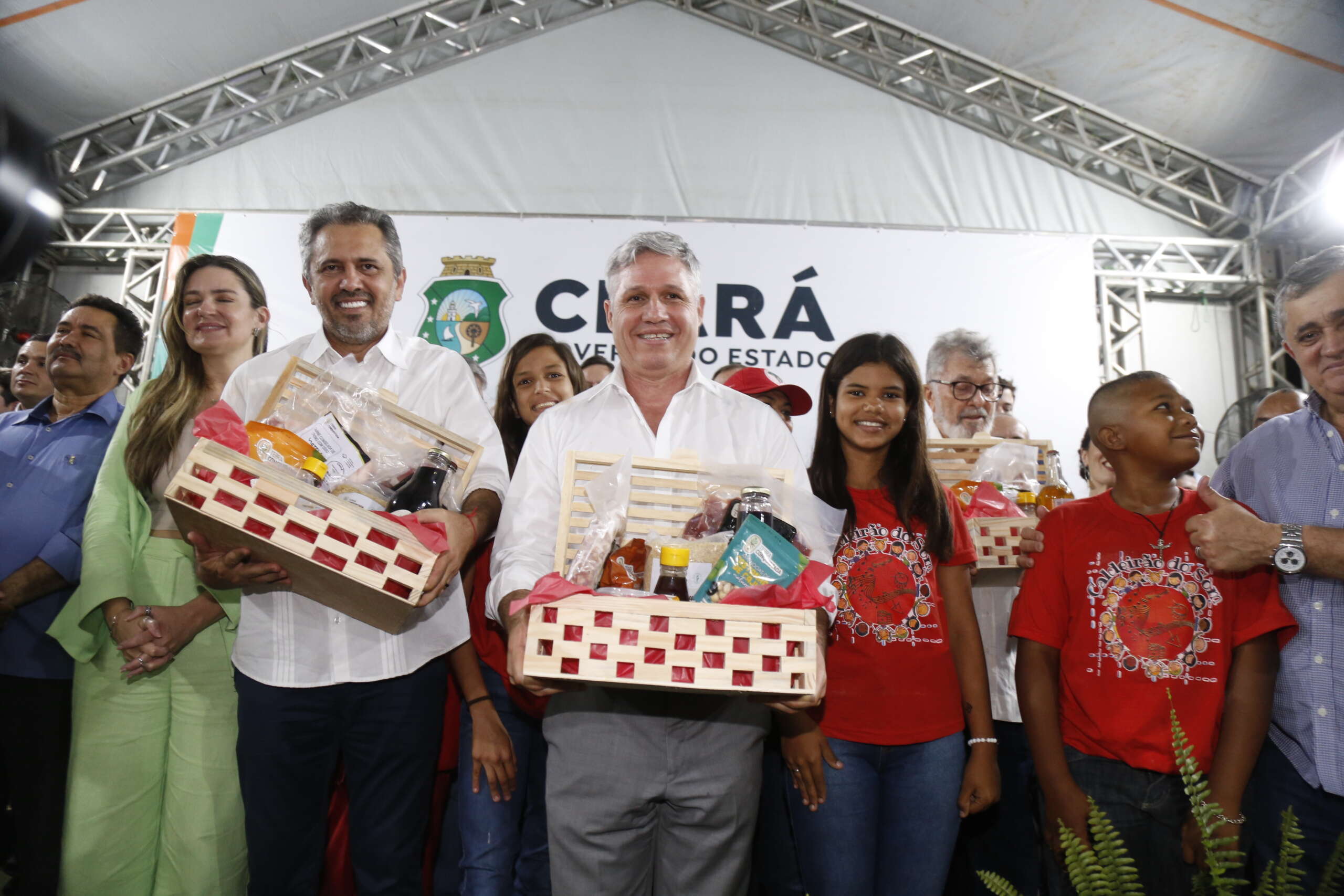 Governo do Ceará fortalece agricultura familiar ao inaugurar agroindústria no Sertão Central