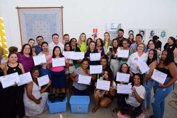 Assistidas da Casa da Mulher Cearense do Cariri recebem qualificação profissional e instrumentais de trabalho