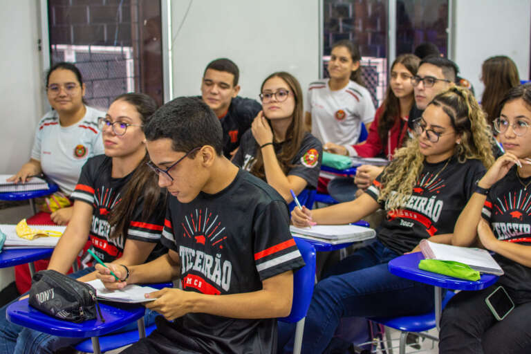 Curso de Férias mobiliza alunos do Ensino Médio no mês de julho