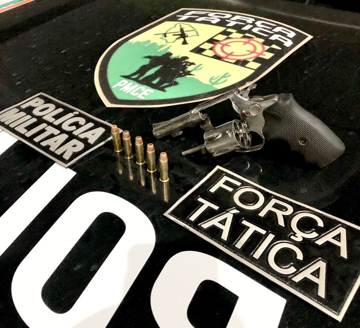 Homem é preso pela PMCE em posse de arma e munições no bairro Paupina