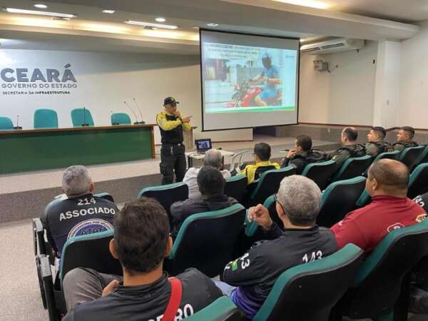 Detran-CE realiza palestras educativas em alusão ao Dia do Motociclista
