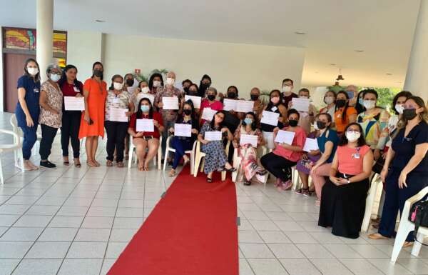 Familiar, contratado e voluntário: conheça os perfis de cuidadores da Casa de Cuidados do Ceará