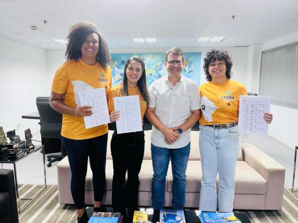 Governo do Ceará entrega passagens internacionais para atletas representarem o Brasil na Argentina