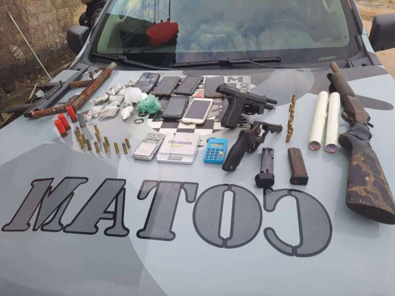Sete suspeitos são capturados pela PMCE em posse de cinco armas, 43 munições e drogas na Capital