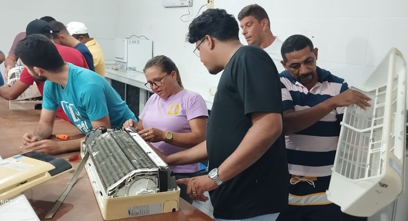 Em parceria com Emaús, Centec realiza cursos profissionalizantes no Grande Pirambu