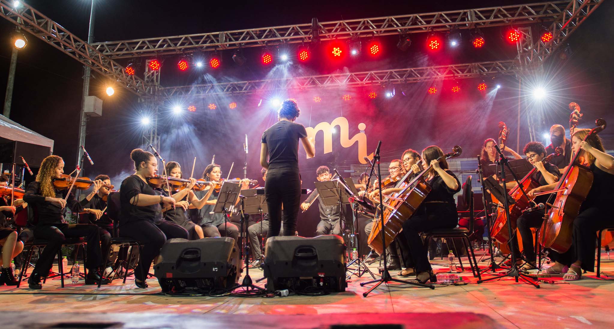 Festival Mi agita a cidade de Viçosa do Ceará com apresentações artísticas para todos os gostos e estilos