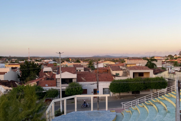 Fim de semana de céu claro, ventos fortes e temperatura mais amena no litoral e serra