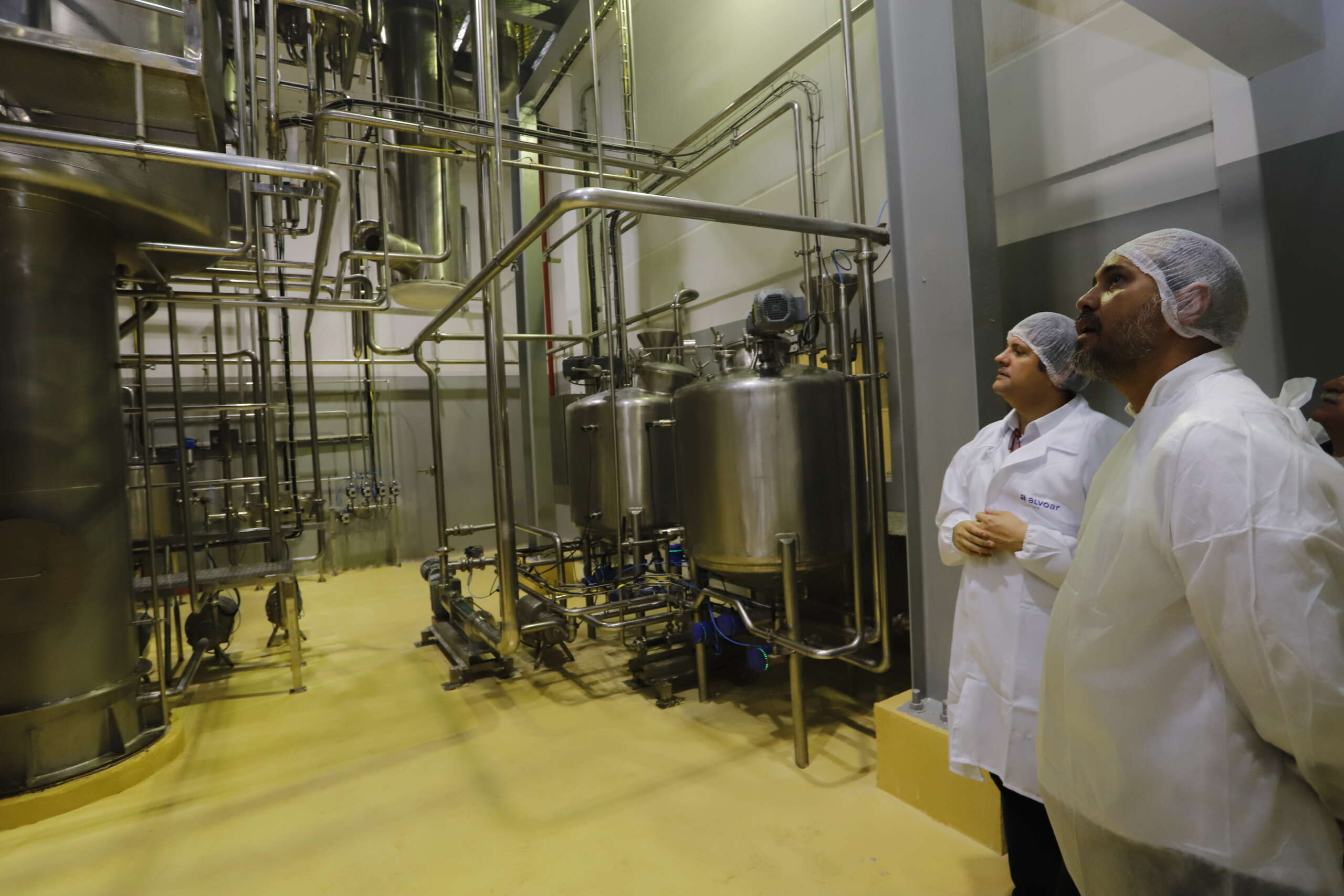 Governador Elmano de Freitas anuncia isenção do ICMS para cadeia produtiva do leite