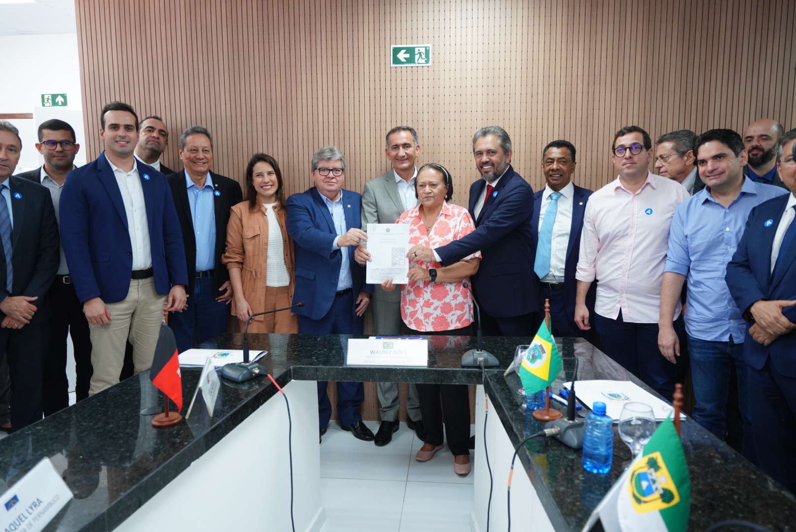 Governo do Ceará assina pacto para garantir governança eficiente das águas da transposição do rio São Francisco