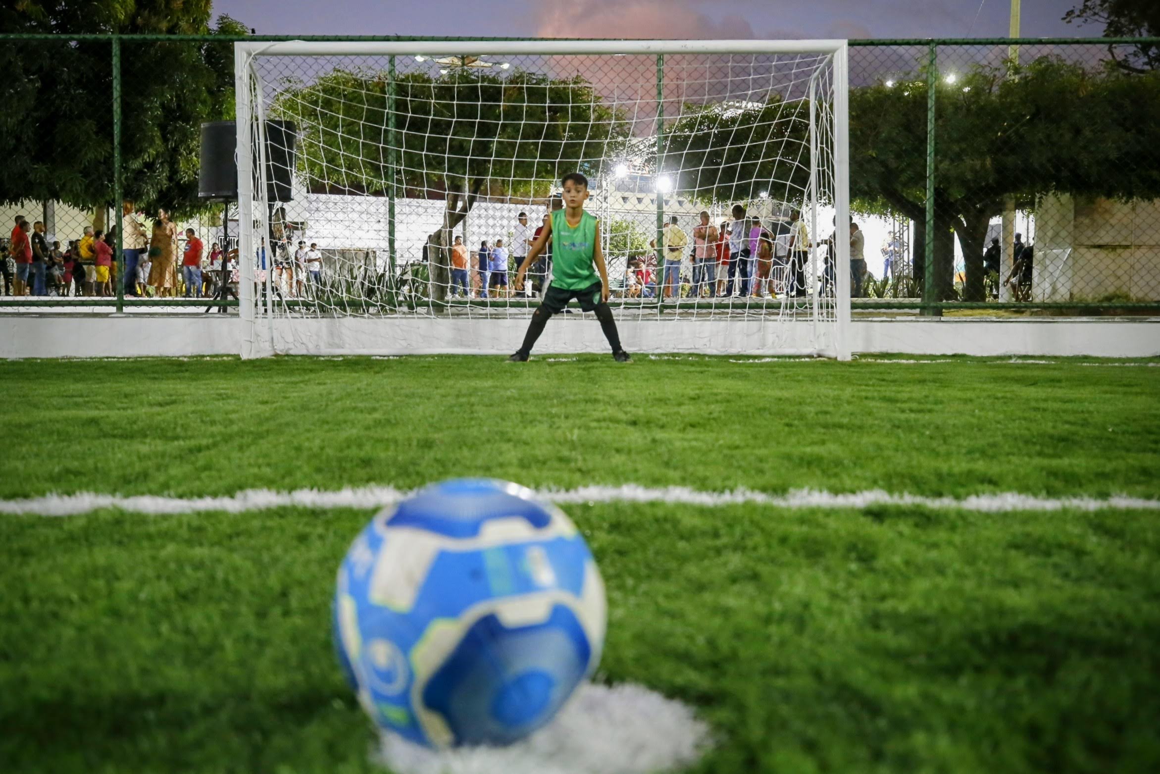 Esporte, lazer e saúde à comunidade: Governo do Ceará inaugura Areninha em Maranguape