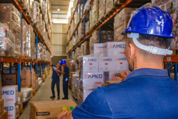 Centro de Distribuição da Sesa atua no envio de mais de mil tipos de medicamentos e insumos para unidades de todo o Estado