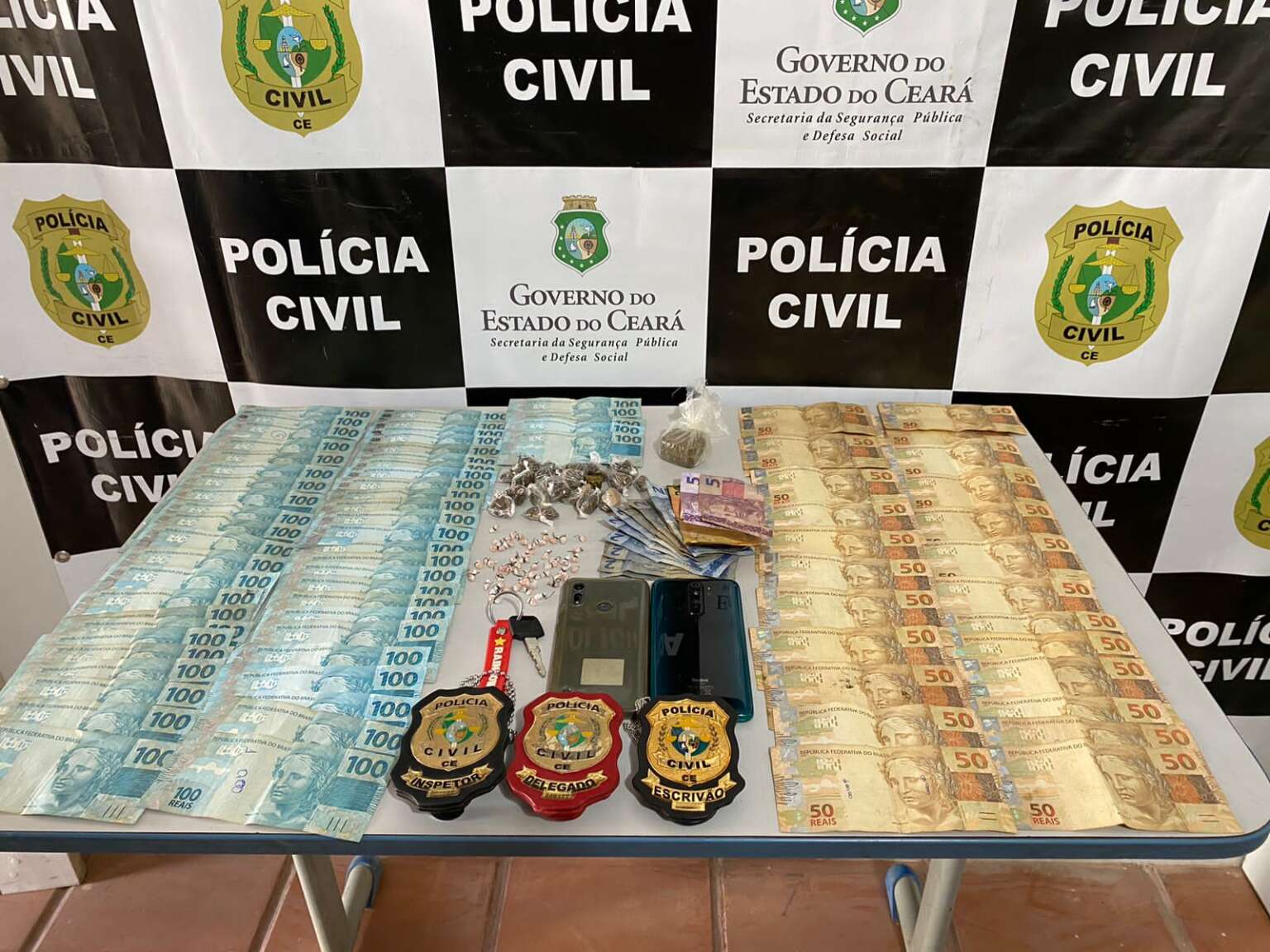 Dupla em posse de droga, dinheiro e relógios de luxo é presa em flagrante pela Polícia Civil em Acaraú