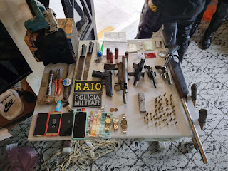 PMCE apreende seis armas de fogo e prende grupo suspeito de roubo em residências de São Benedito