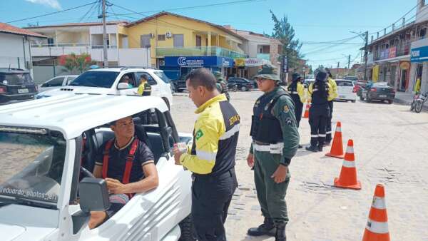 Ações educativas do Detran-CE na Praia do Preá alcançam mais de 900 pessoas