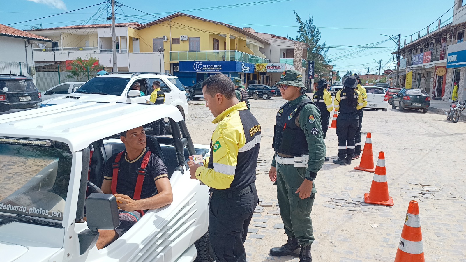 Ações educativas do Detran-CE na Praia do Preá alcançam mais de 900 pessoas