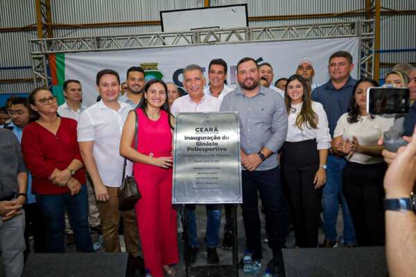 Governo do Ceará inaugura ginásio poliesportivo em Quixelô