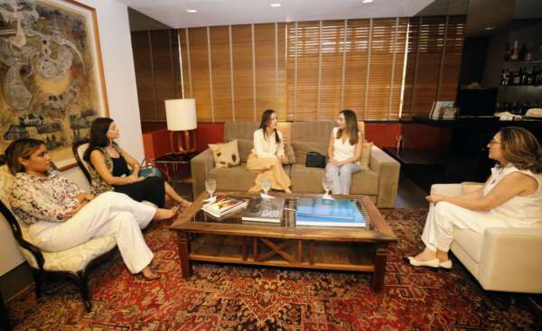 Primeira-dama do Ceará apresenta o programa Ceará Sem Fome para a primeira-dama do Piauí e equipe