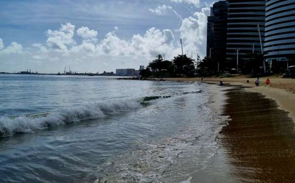 Fortaleza: 18 trechos estão próprios para banho neste fim de semana
