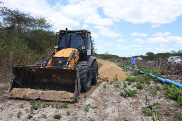 Obras da adutora de Itapeim estão 70% concluídas