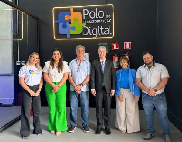 Sema visita projeto de transformação social por meio da logística reversa de resíduos eletrônicos, em Governador Valadares