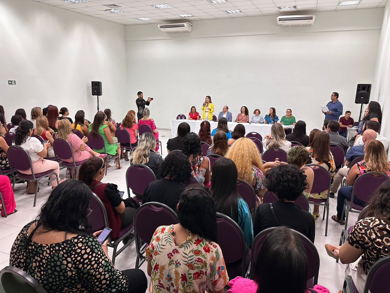 Mulheres assistidas pela Casa da Mulher Brasileira concluem cursos de qualificação profissional