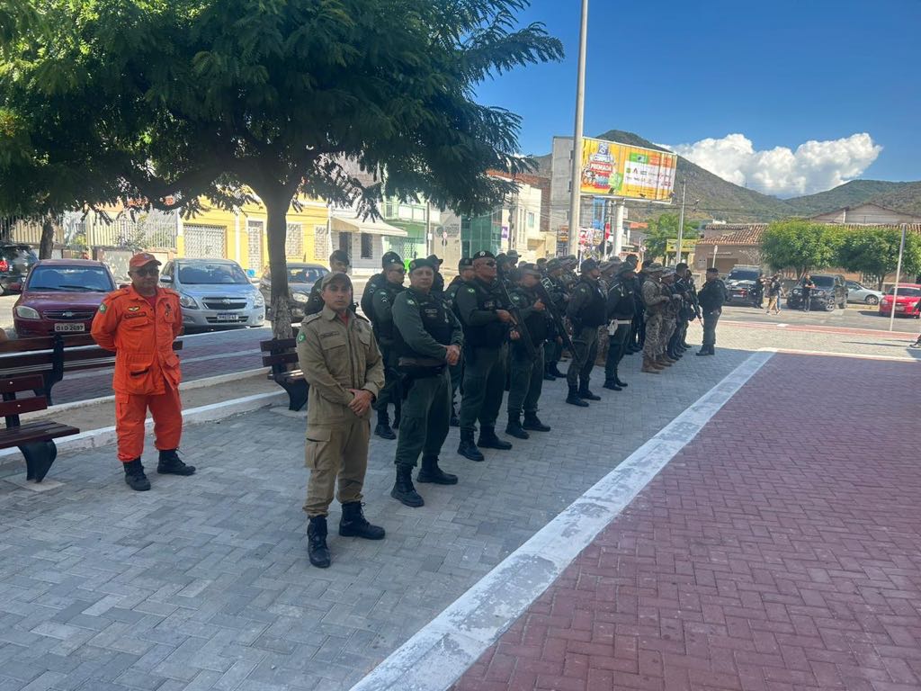 Dois homens são presos em posse de arma e drogas durante Operação Focus em Itapipoca