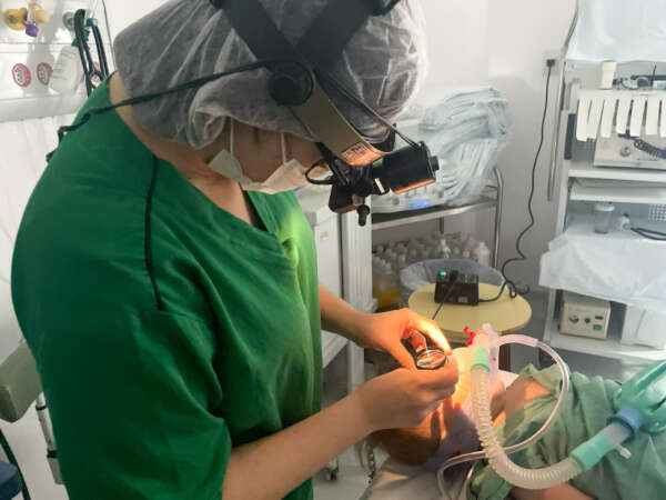 Retinoblastoma: Hias alerta para os sinais do câncer ocular mais comum em crianças